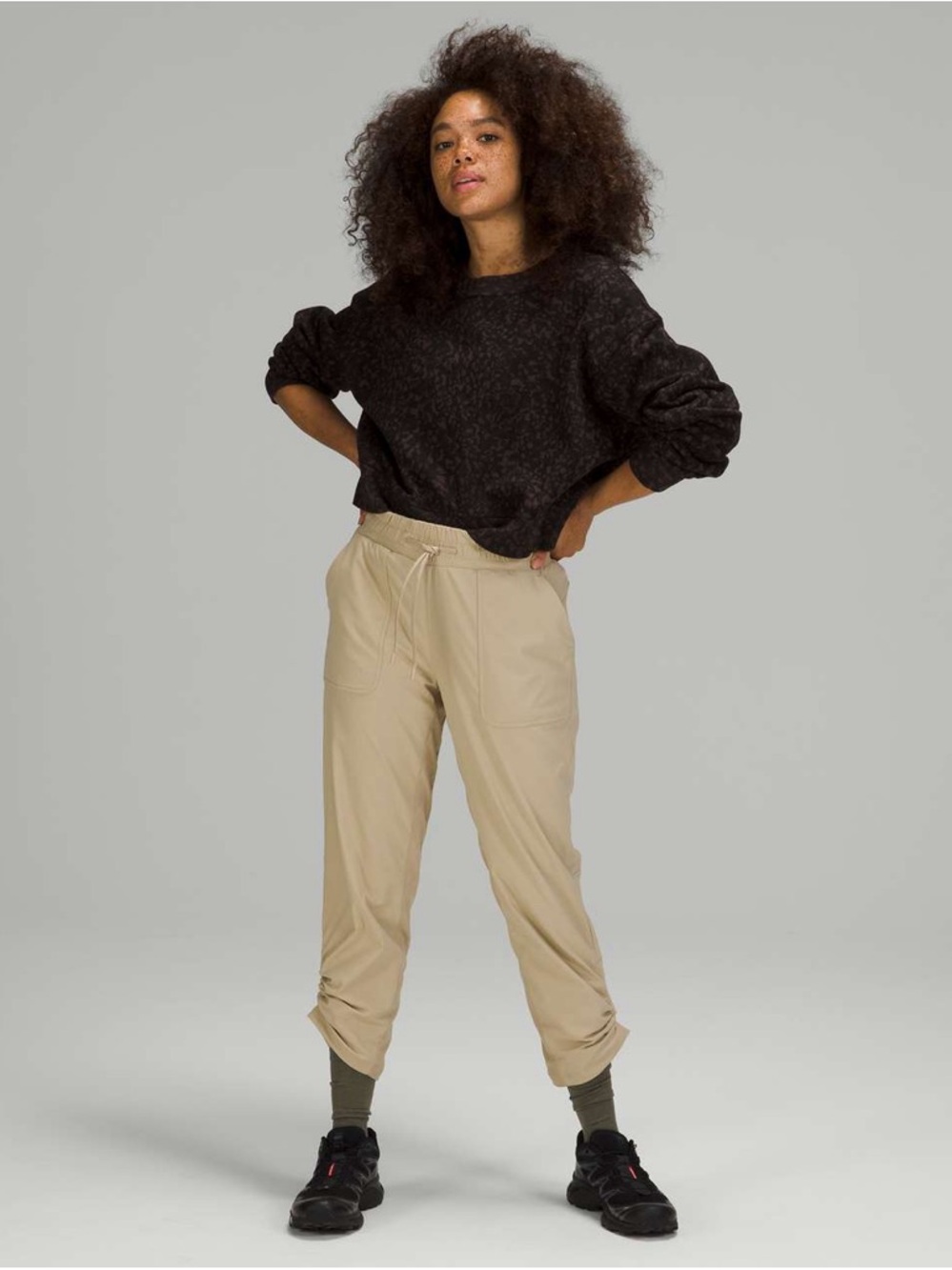 Lululemon Beyond the Studio Crop leggings jogger pants Trench women’s size 4
